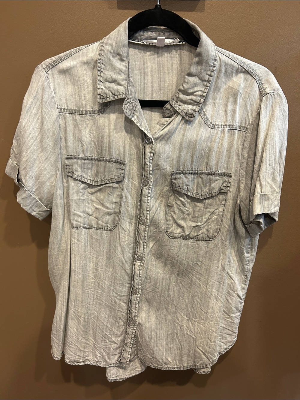 Jane and Delancey Washed Light Gray Short-Sleeve Button-Down Shirt